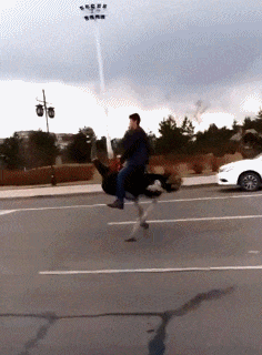 |搞笑GIF:他想要我尽快找个女朋友,又怕人家嫌弃他是拖油瓶,所以一直叫我哥哥