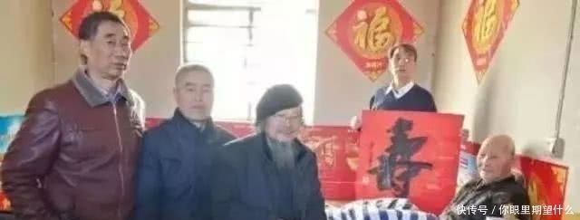 王延|书法家为90岁以上老人送“寿”字,3年送900幅,充满正能量