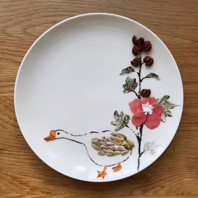 冬日暖暖的早餐:酱香饼、咸鸭蛋,搭配香菇瘦肉粥