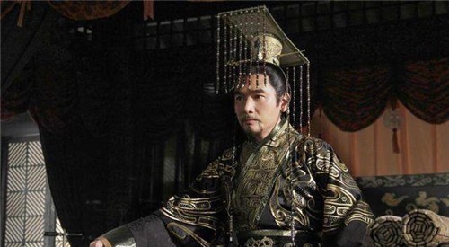 刘裕代晋|权臣:我老了,想退休!众人举手称赞,一谋士听后大惊:他想谋反!