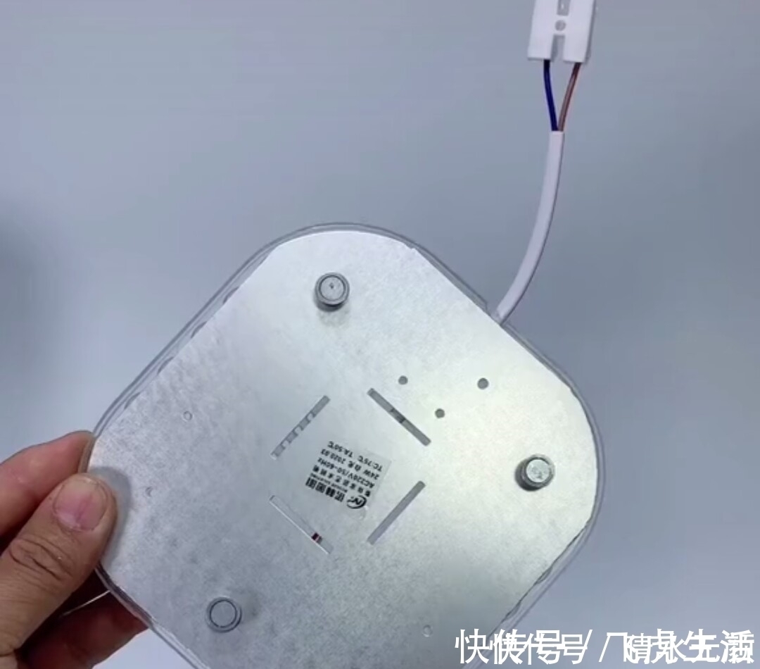 灯芯|家里吸顶灯坏掉换灯你就亏了，教你这样改比原来还要亮，只几块钱
