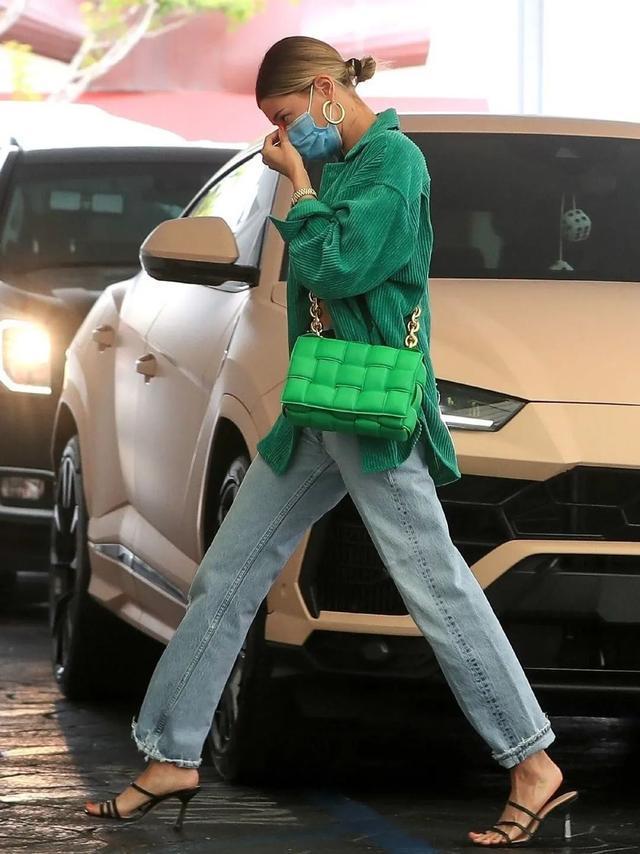 参考价格 翻了身的“土味凉鞋”,这次成了时髦精心中的C位