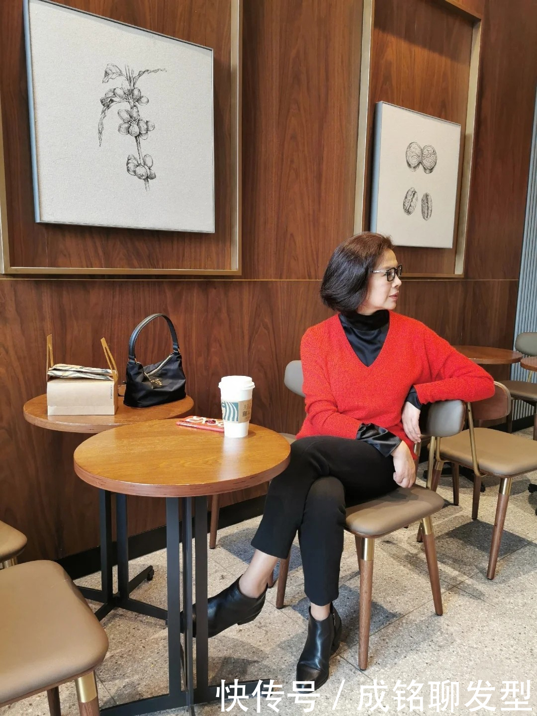 老年人怎么穿才高级？60岁“大妈”巧用红色搭配，时尚减龄有韵味