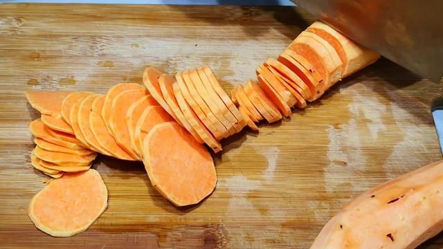 冬季,遇见这食材别手软,营养极高,做成小零食,孩子超喜欢,香