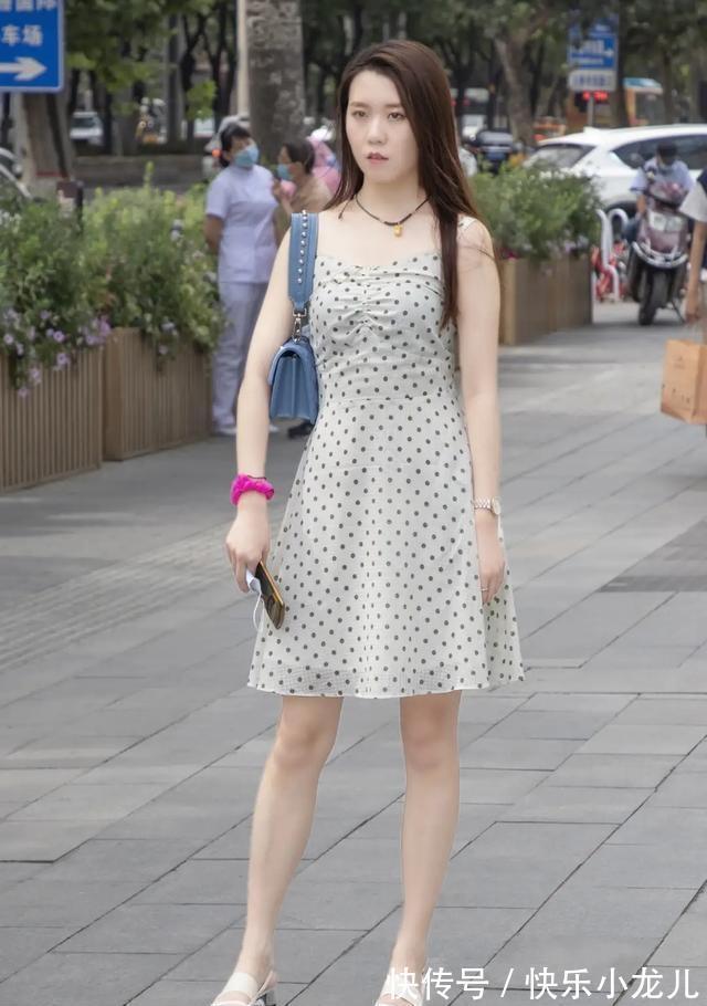穿搭 青春朝气的连衣裙穿搭减龄显气质,修身塑形提气质,时尚十足