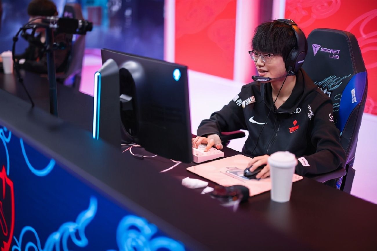 LPL|LPL全明星，网友恶搞AD位投Theshy，狼行投出最佳中单