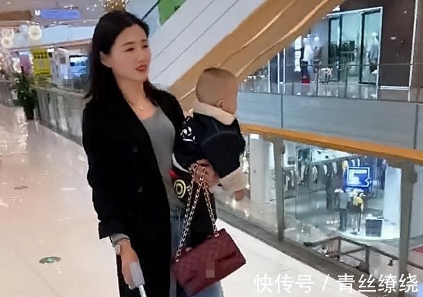 爱美之心|“最美妈妈”遛娃逛街两不误火了,网友:是个高手!