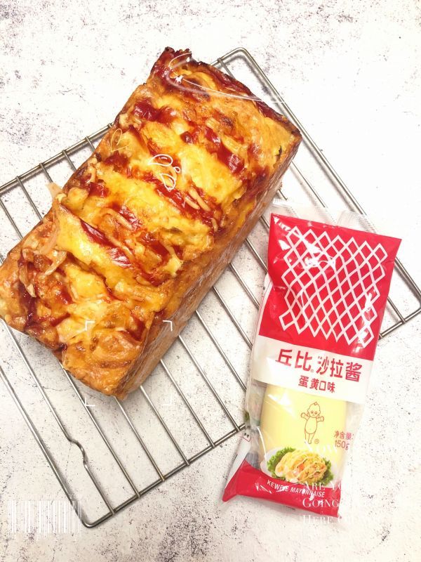 沙拉肉松芝士面包