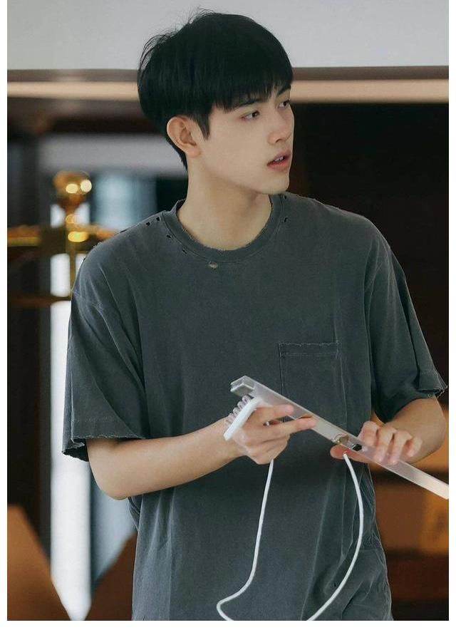 笑點(diǎn)|陳飛宇新綜藝《嗨放派》變身笑點(diǎn)制造機(jī) 藝能感滿(mǎn)分