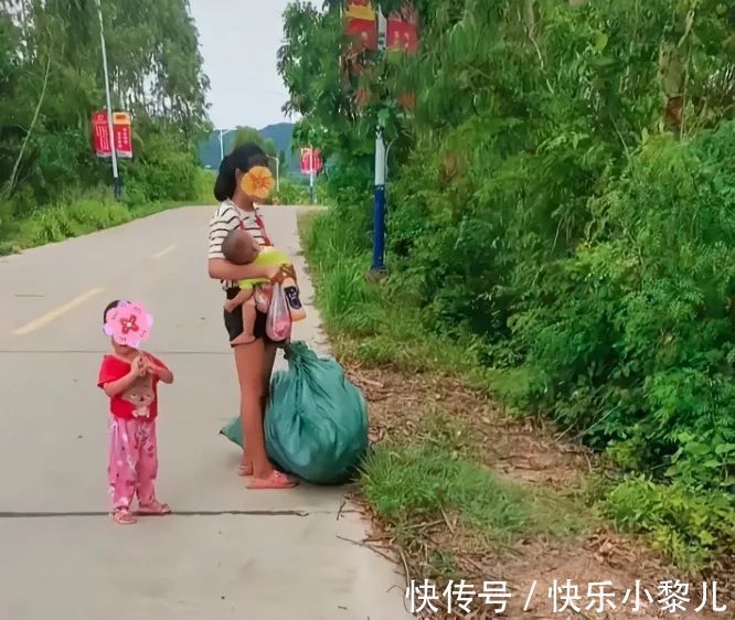 妈妈|24岁妈妈带俩娃烈日下捡垃圾，网友感慨：女人嫁错人太悲哀