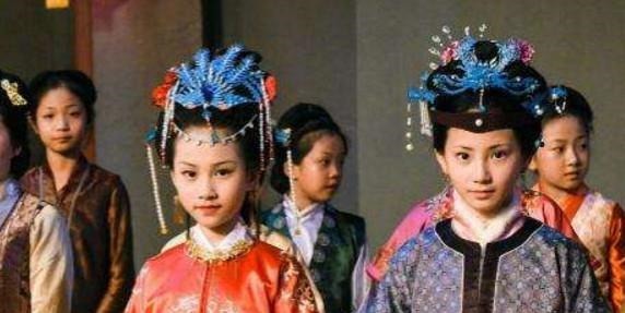 王熙凤|红楼梦中的贾母,极尽富贵和优雅,细看之下,才貌双全最令人嫉妒