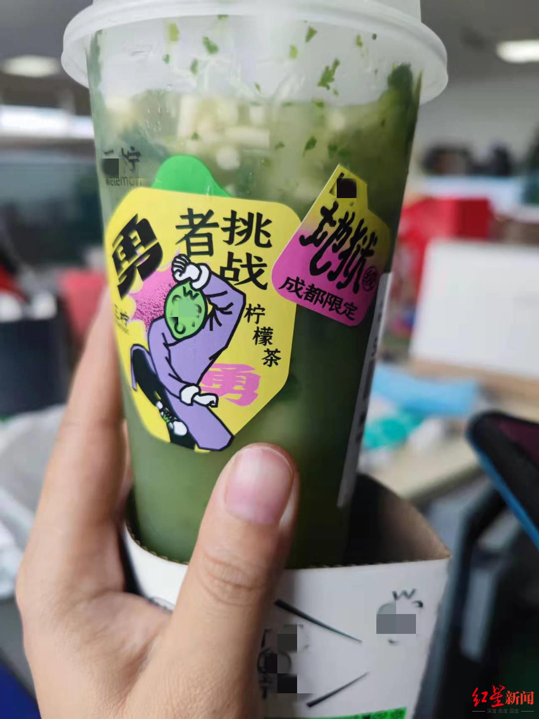 店员|香菜折耳根茶走红，记者去尝了哈味道