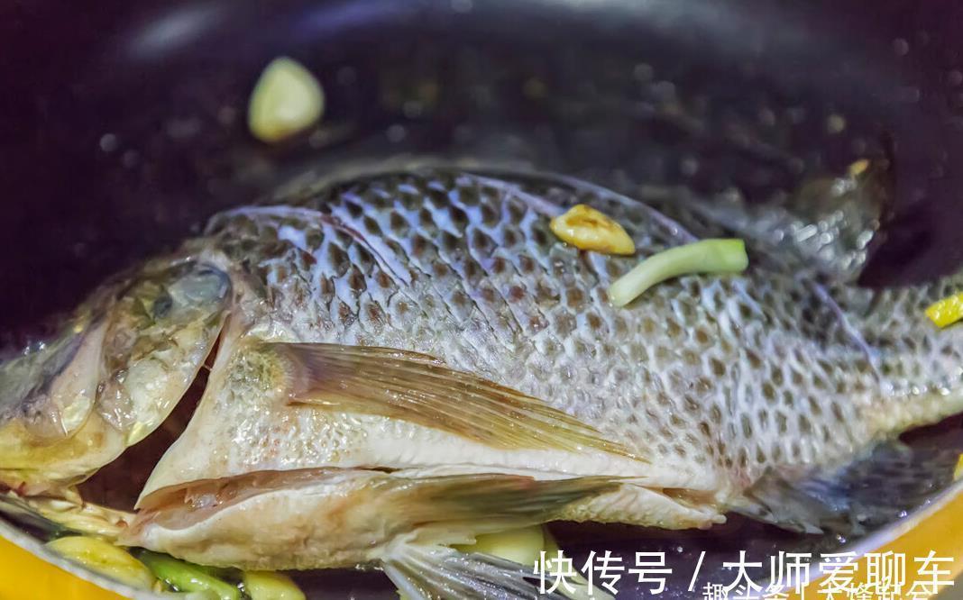 鱼肉|煎鱼要想不破皮,就不要直接下锅,多加2步,鱼皮不破不粘锅