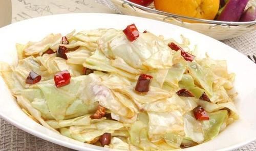 手撕包菜加上这个万能的调料汁，包菜更入味，清脆爽口，百吃不厌