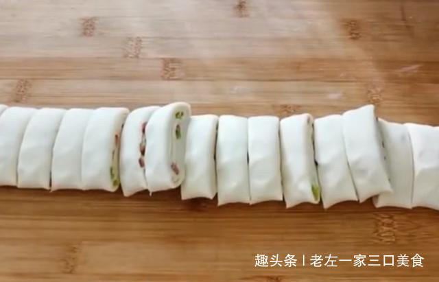 花卷|花卷新做法,有菜有肉,比包子简单,比饺子还香,一口一个,好吃