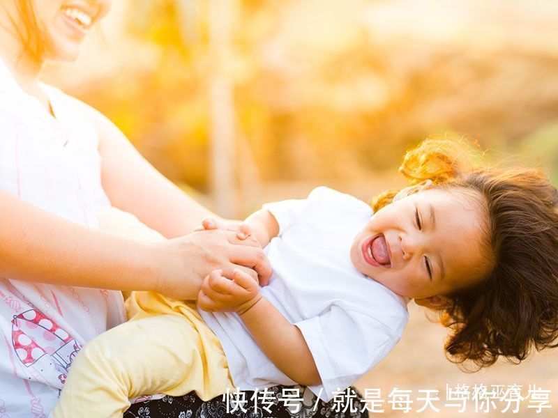 爸爸妈妈|有没有发现生女儿的家庭,大都男人聪明,生儿子的家庭女人聪明?