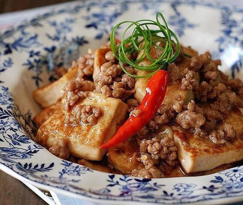 猪脚|美食看看:烧魔芋,青椒炒豆腐干,肉末烧豆腐,绿豆小笋煲猪脚的做法