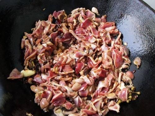 它是鸡身上的“宝贝”，1只鸡就1个，健脾胃促消化，还能治口疮