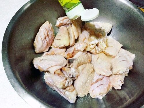 色香味俱全的可乐鸡翅,家人都很喜欢吃又实惠,招待客人倍有面