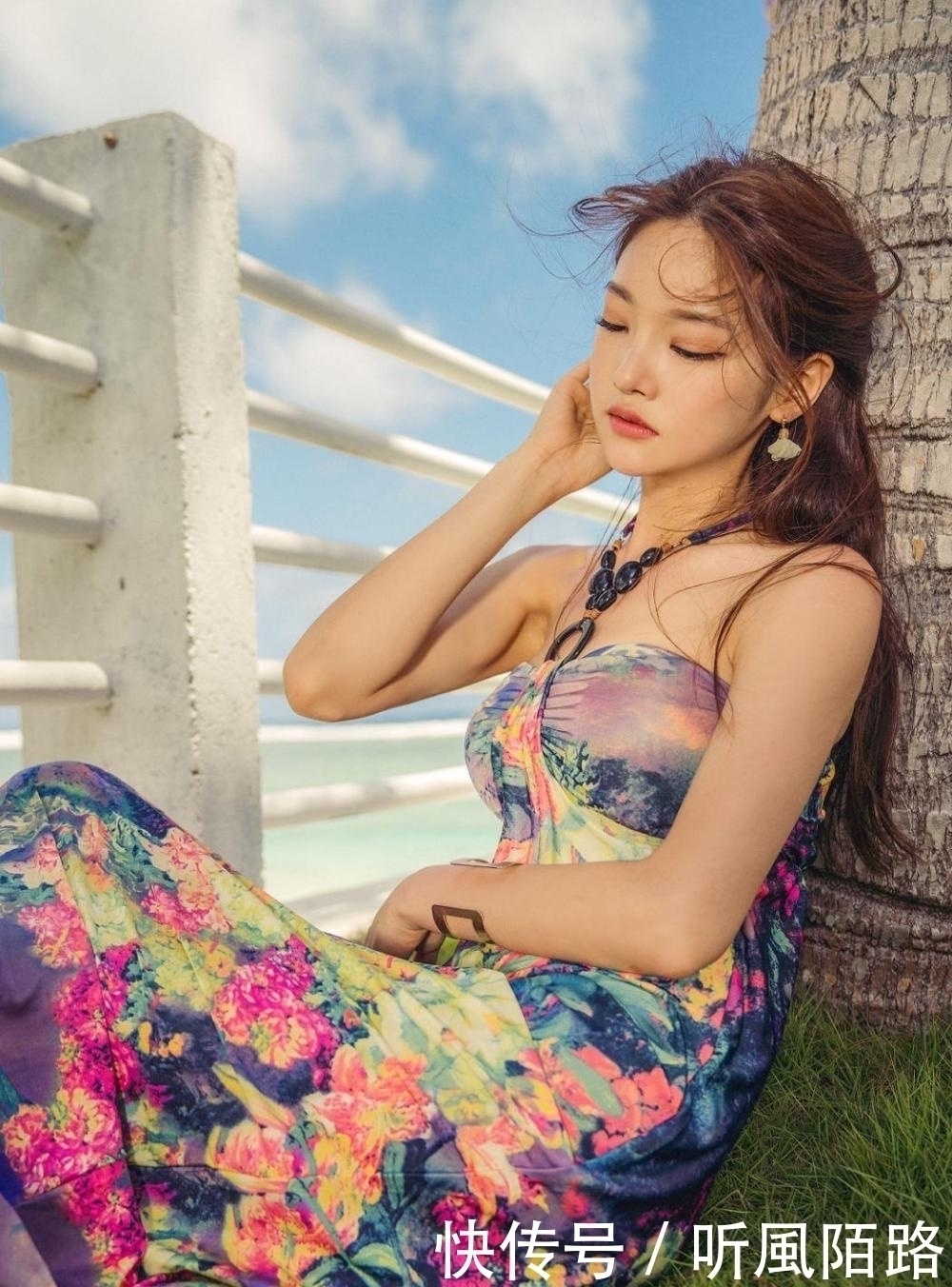 女人味 沉浸花海连衣裙,如此浪漫的女人味,等你来追寻