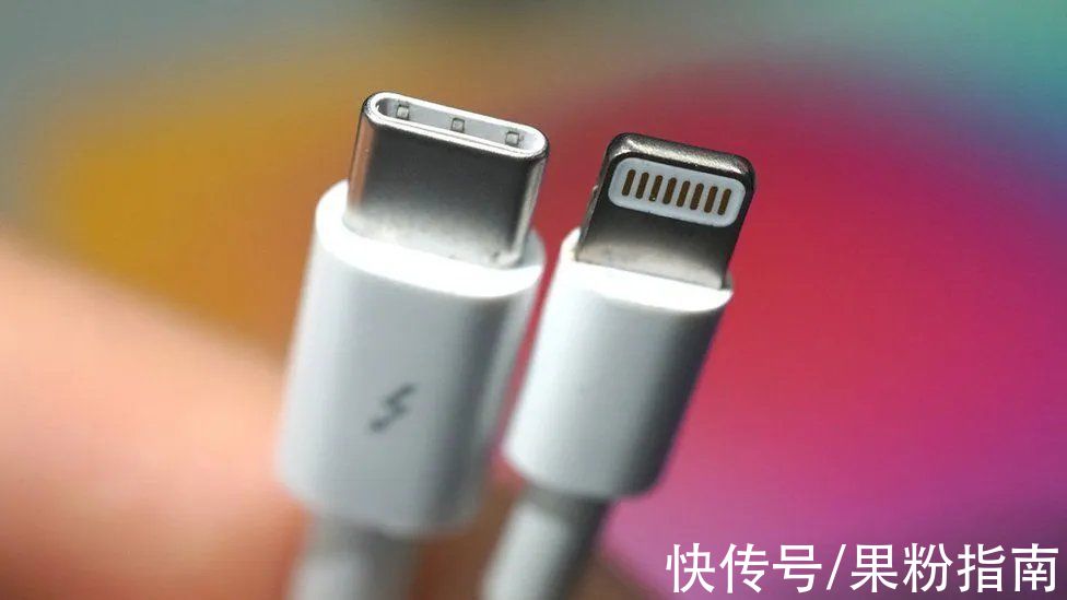 接口|世界首台 USB-C iPhone 诞生，拍卖已超过 10 万美元