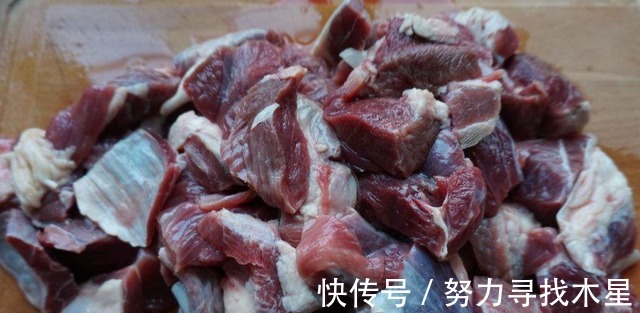 炖牛肉记住“三放三不放”窍门,牛肉软烂香浓,不怕嚼腥味不重!