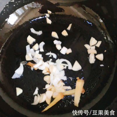 别怪我没提醒你，这道虾仁裙带菜豆腐汤一吃就上瘾