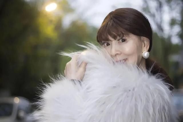 儿媳|最“仙气”奶奶走红,带孙女出门被误认成母女,儿媳:压力有点大