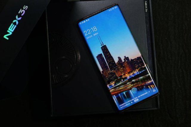 颜值|99.6%震撼屏占比！发布一年半依然是颜值最高的旗舰手机
