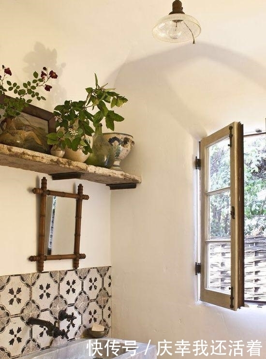 媳妇儿,你把卫生间都种成了花园,人家都不好意思在里面蹲坑了!