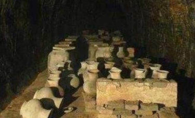 臭烘烘|一个臭烘烘的猪圈,一锹下去挖出一座皇陵,里面葬着一位开国皇帝