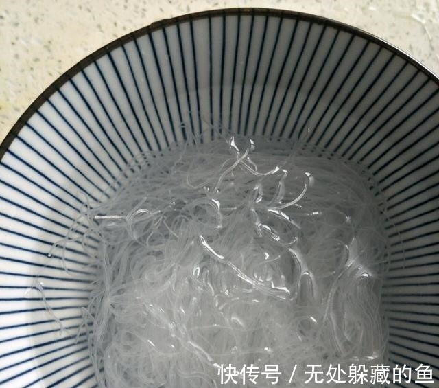 家常粉丝梭子蟹，加上蒜泥味道更好，原汁原味的鲜美！