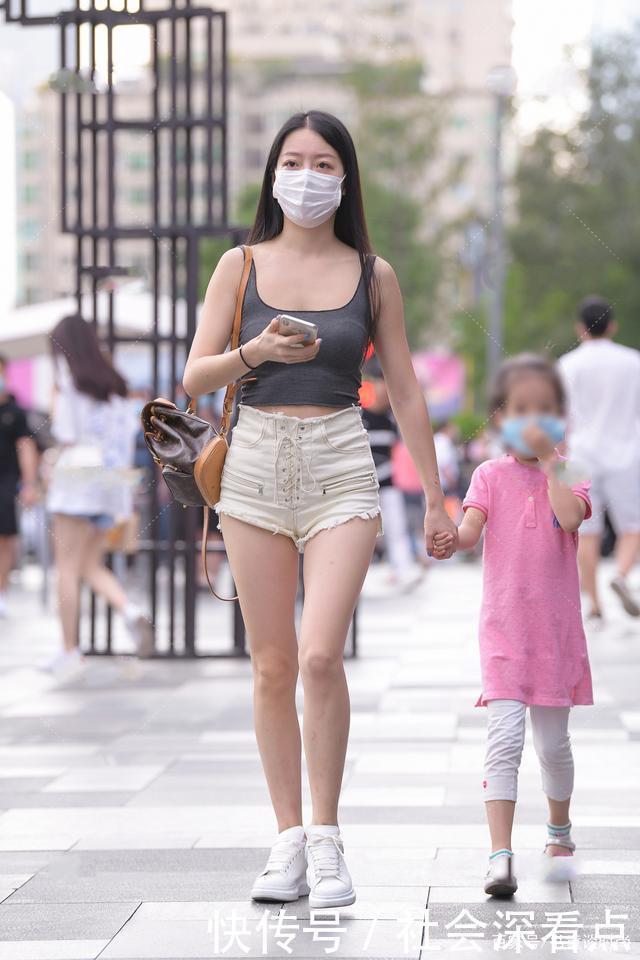 短裤|清凉背心搭配时尚短裤，低调性感落落大方，宝妈也要美美哒