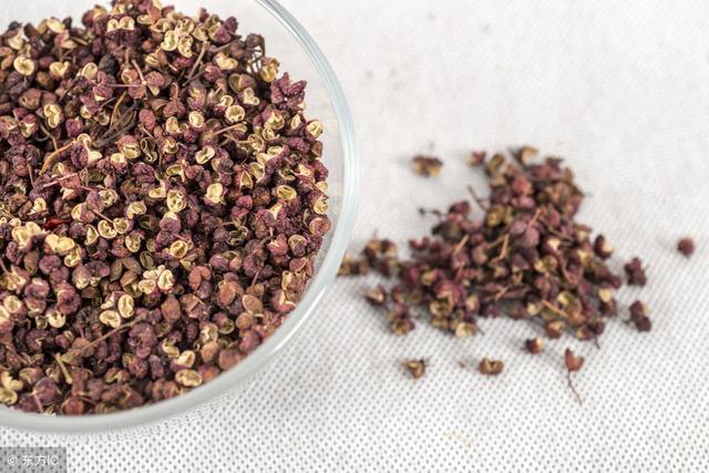 艾绒|睡前将3个药材放在肚脐上，就能驱寒除湿，预防百病！