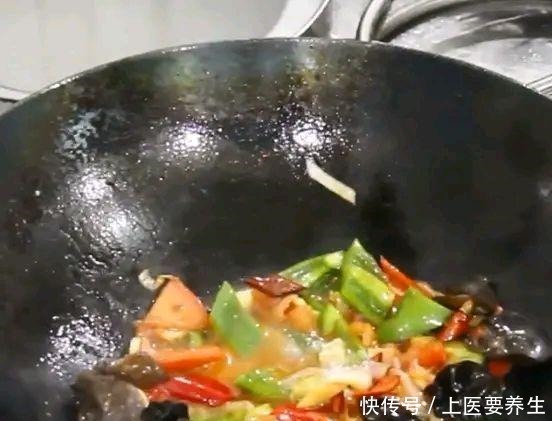 腐竹这样做实在美味口感劲道,柔软爽滑,比肉还好吃,非常简单