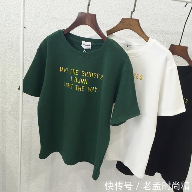 字母 对于微胖MM来说,一定要穿宽松的T恤,显瘦遮肉,你的首选