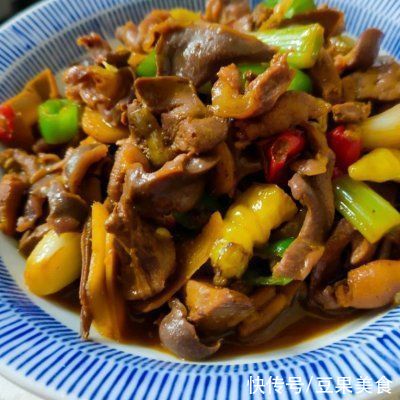 下饭|#巨下饭的家常菜#爆炒鸡杂香辣入味开胃下饭
