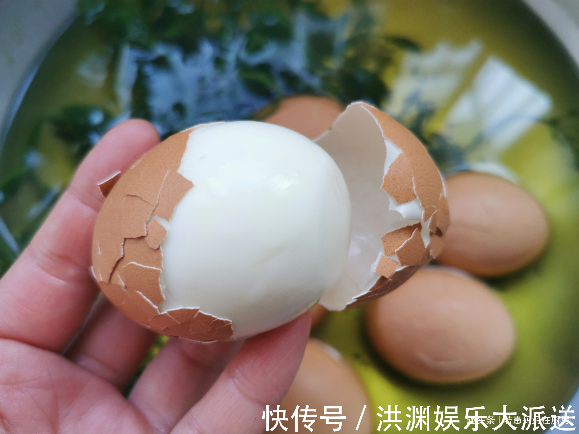 煮鸡蛋该用冷水还是热水教你煮鸡蛋的3个小窍门,不粘壳还好剥