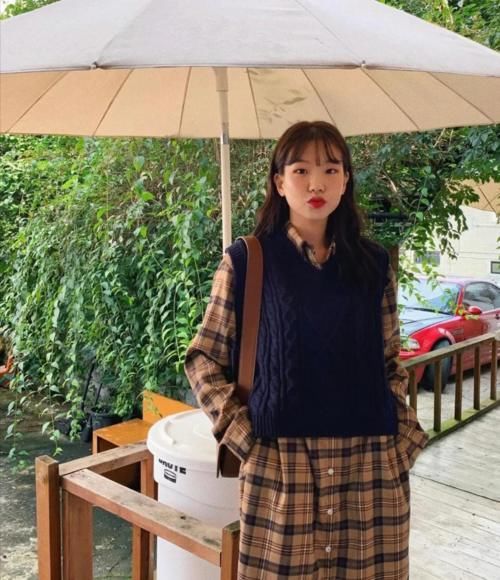 还在单穿毛衣？“衬衫＋毛衣”的叠搭才够吸睛！时髦显瘦还洋气