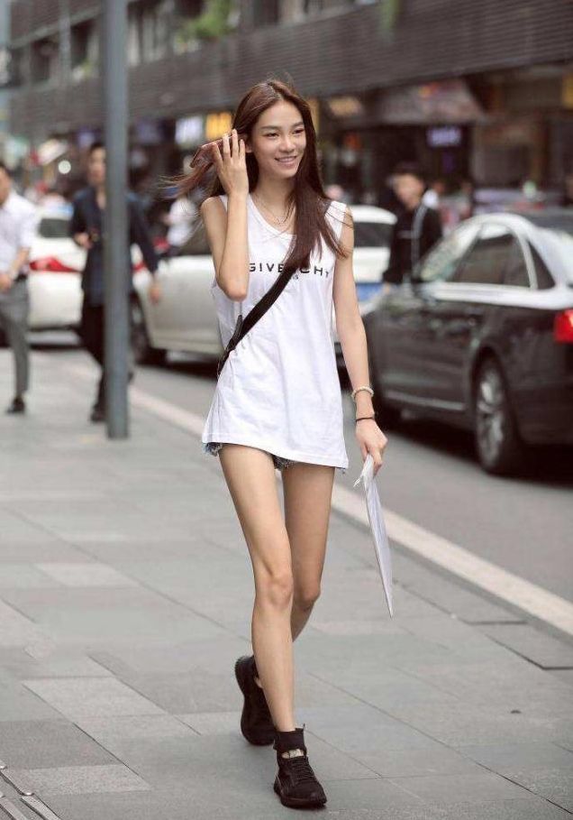 搭配|美女高颜值的时尚搭配,精致的妆容,让人更加难忘