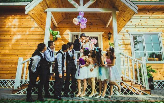 伴娘团 “最霸气新娘”婚礼现场,看到伴娘手上的证书后,网友:自求多福