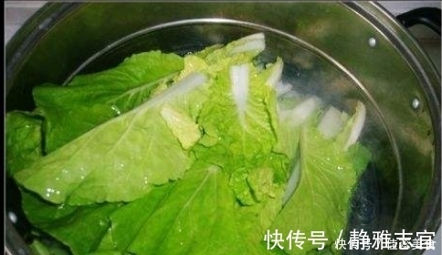 帮子|炒白菜时，别急着下锅炒，多加“1步”，白菜又香又脆还不发黑