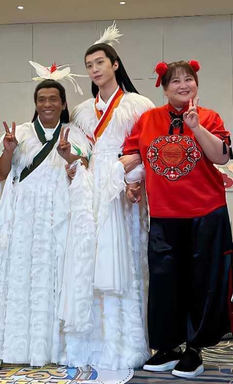 39岁贾玲再次胖出天际,脖子三层肉,长裙遮不住粗腿,担心她的健康