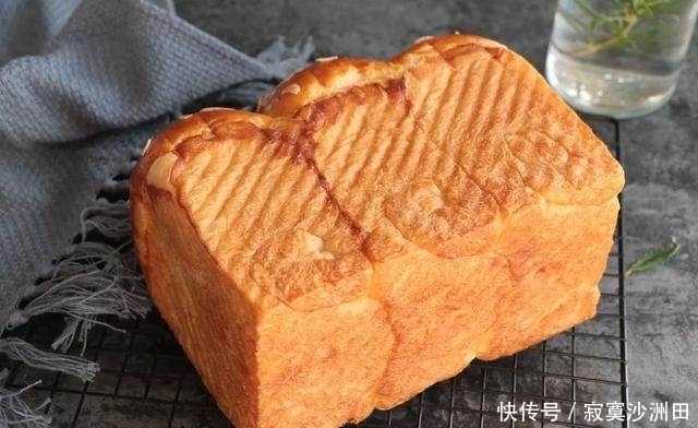 色拉油版吐司不用面包机,不用手揉面,依然可以做出手套膜的柔软