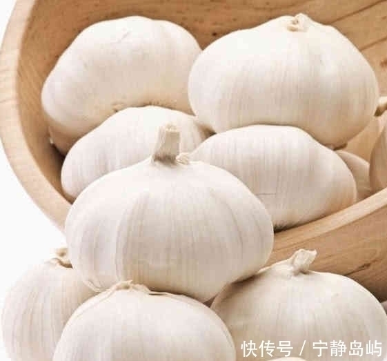 止咳|大蒜和冰糖泡水好厉害,喝一次省好多钱,学会告诉家人