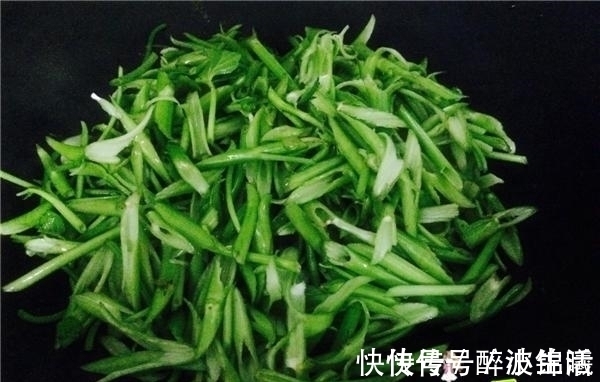 翻倍|别总是炒蒜泥空心菜了, 试试加它一起炒, 好吃翻倍, 孩子都爱