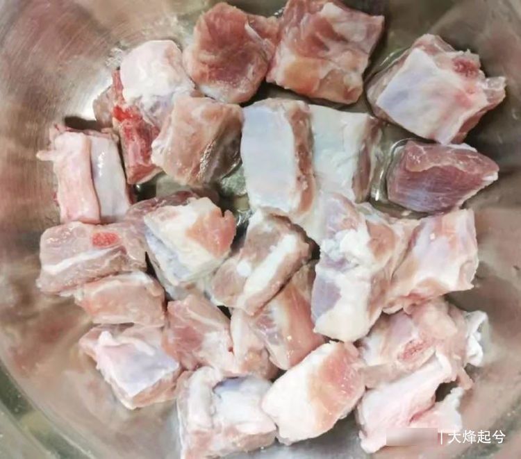 饭店的干锅排骨为啥那么好吃，大厨教你技巧，简单又实用