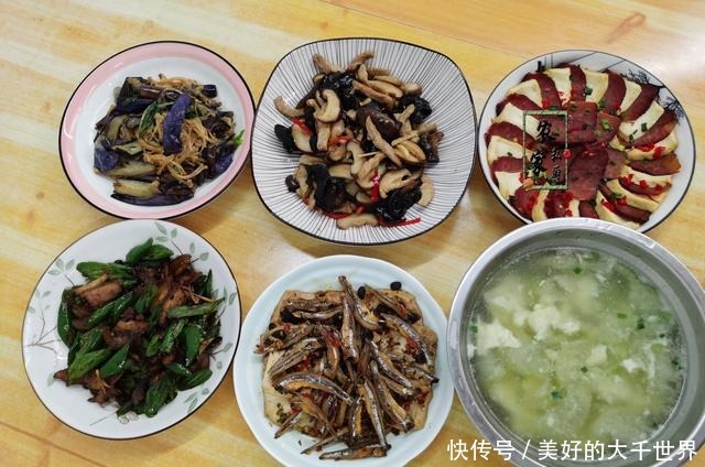 老父亲做的晚餐,饭菜一上桌,在朋友圈火了,网友满满的父爱!