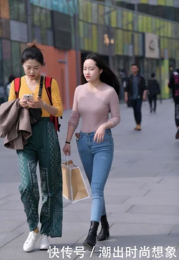 时尚穿搭:穿着打底裤将女性更有气质,非常迎和美女对时尚的追求