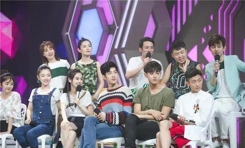 《快樂大本營(yíng)》停播，何炅謝娜告別，爭(zhēng)議不斷，想說快樂不容易